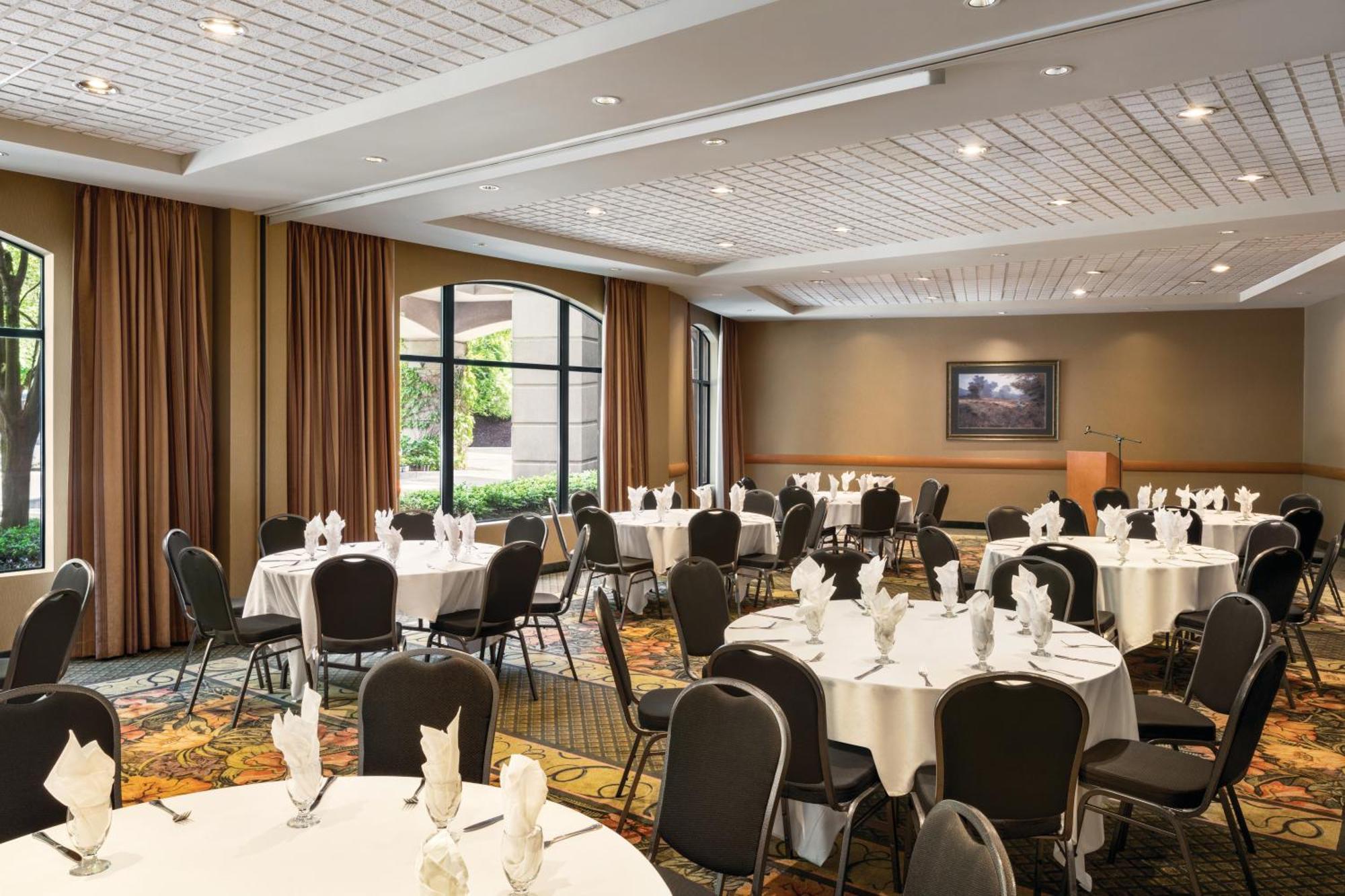 Holiday Inn & Suites North Vancouver By Ihg Екстер'єр фото