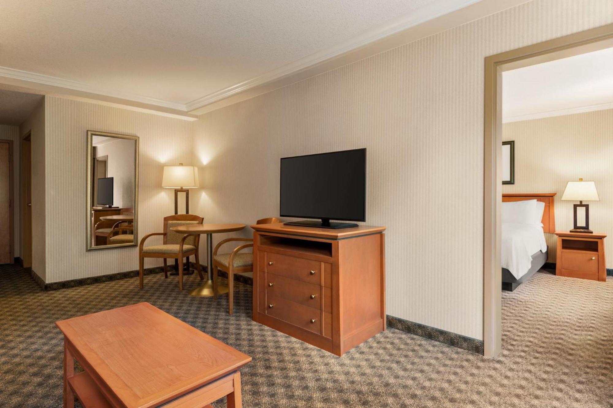 Holiday Inn & Suites North Vancouver By Ihg Екстер'єр фото