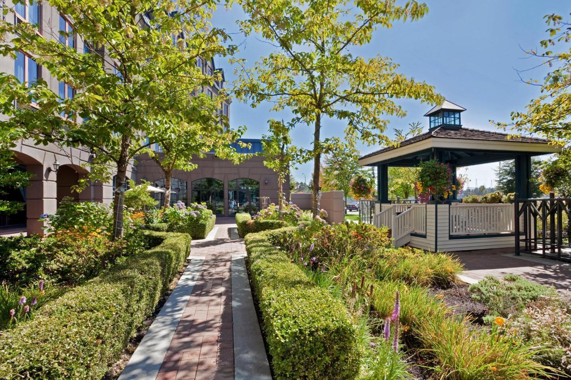 Holiday Inn & Suites North Vancouver By Ihg Екстер'єр фото